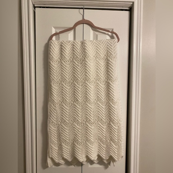 Handmade knitted throw or baby blanket - Picture 6 of 8